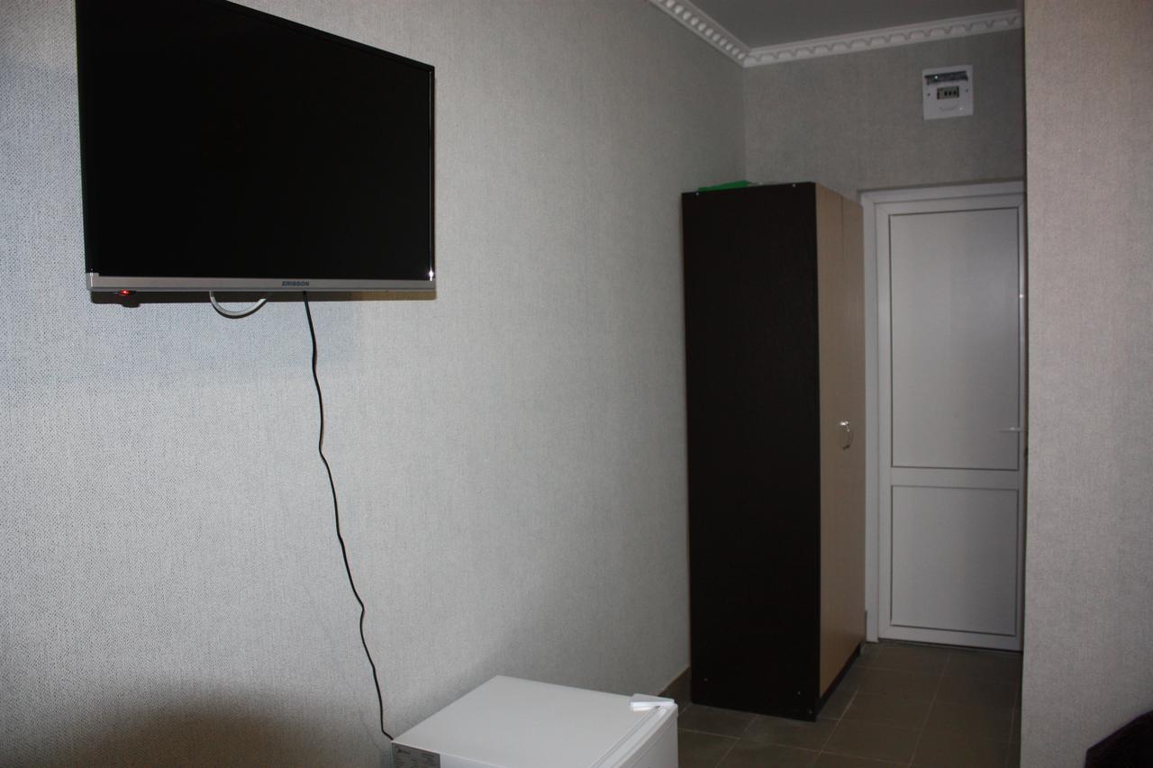 Viktoria Hotel Пицунда Экстерьер фото