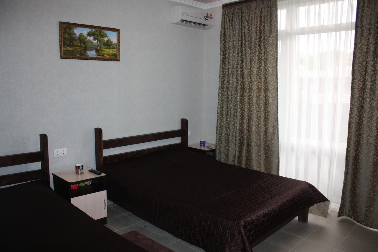 Viktoria Hotel Пицунда Экстерьер фото