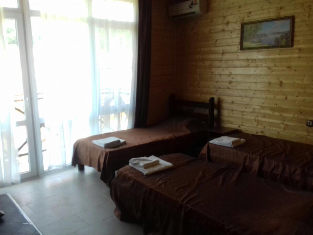 Viktoria Hotel Пицунда Экстерьер фото